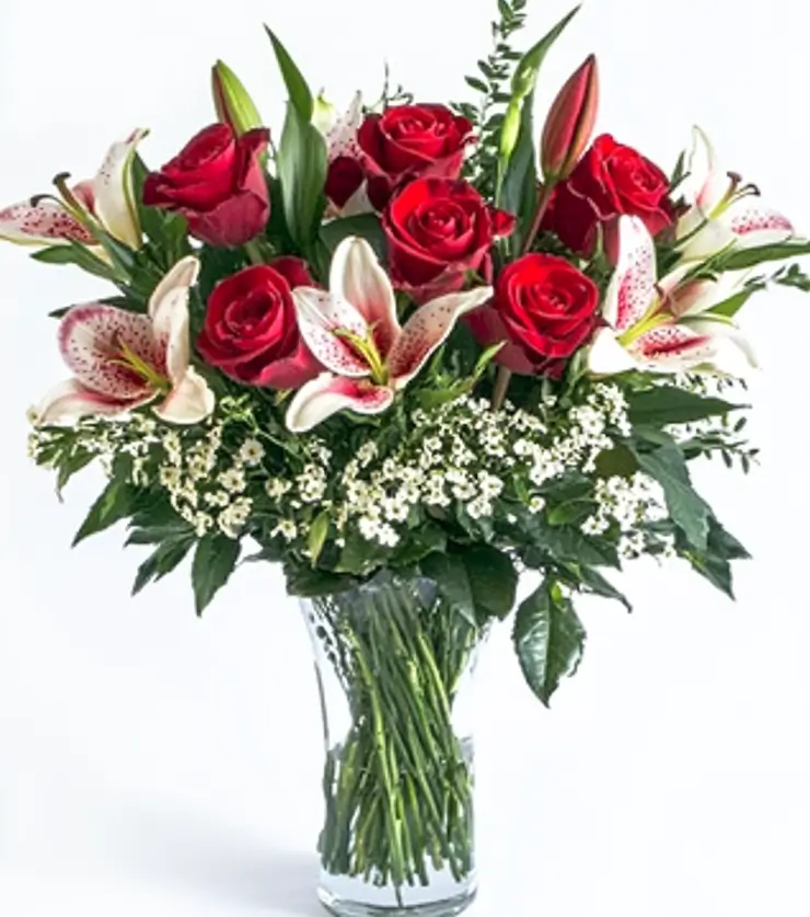 Elegant Glass Vase Arrangement
